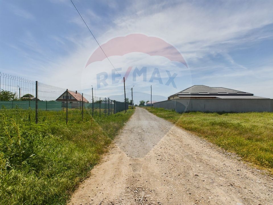 Land 1,000sqm Fundeni / DJ Principal