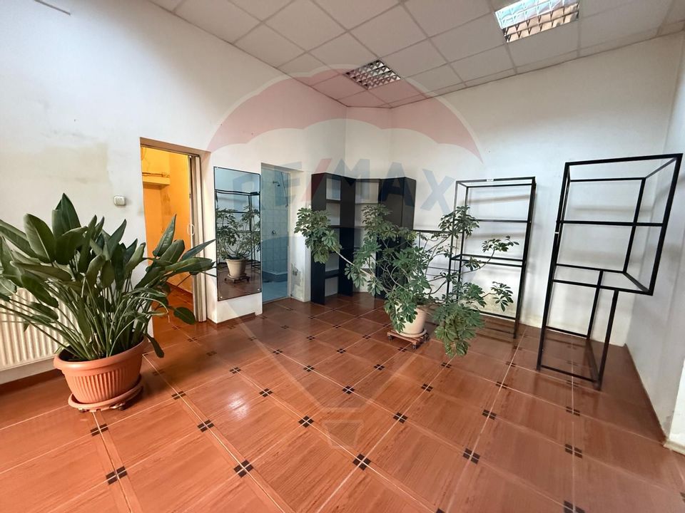 78sq.m Commercial Space for rent, Ultracentral area