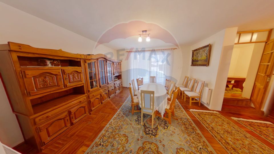 8 room House / Villa for sale