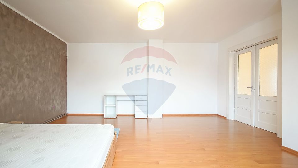 4 room Apartment for sale, Tractorul area