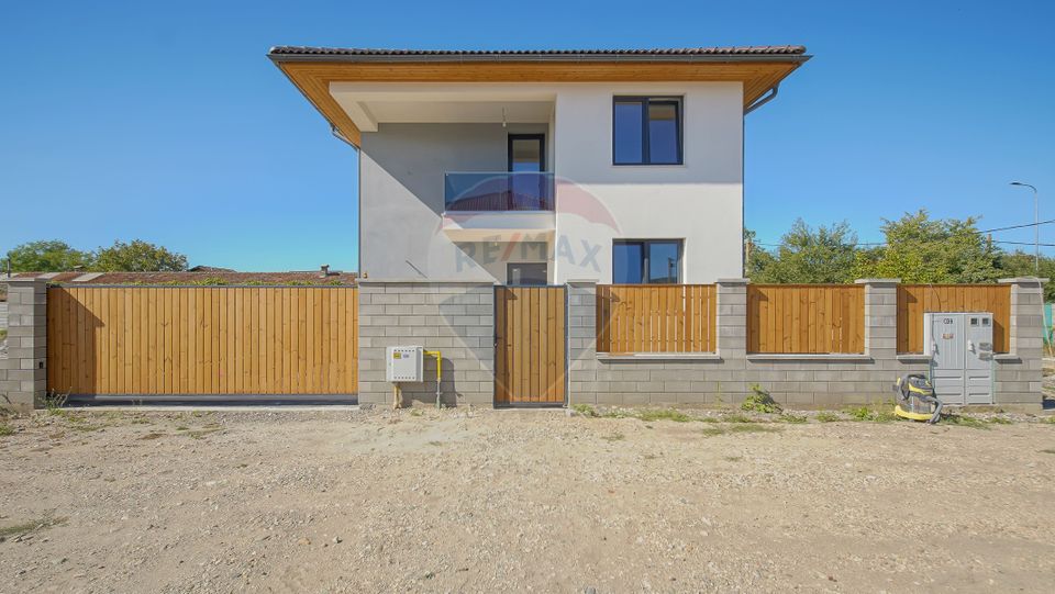 Casă / Vilă cu 5 camere de vânzare