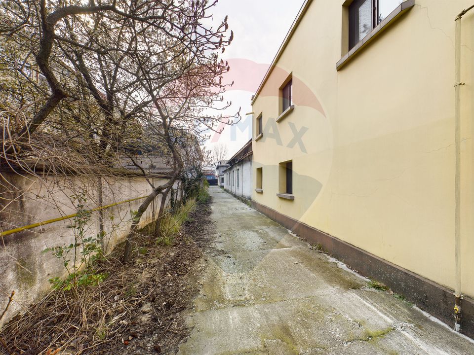 Casă / Vilă cu 21 camere de vânzare în zona Alexandriei