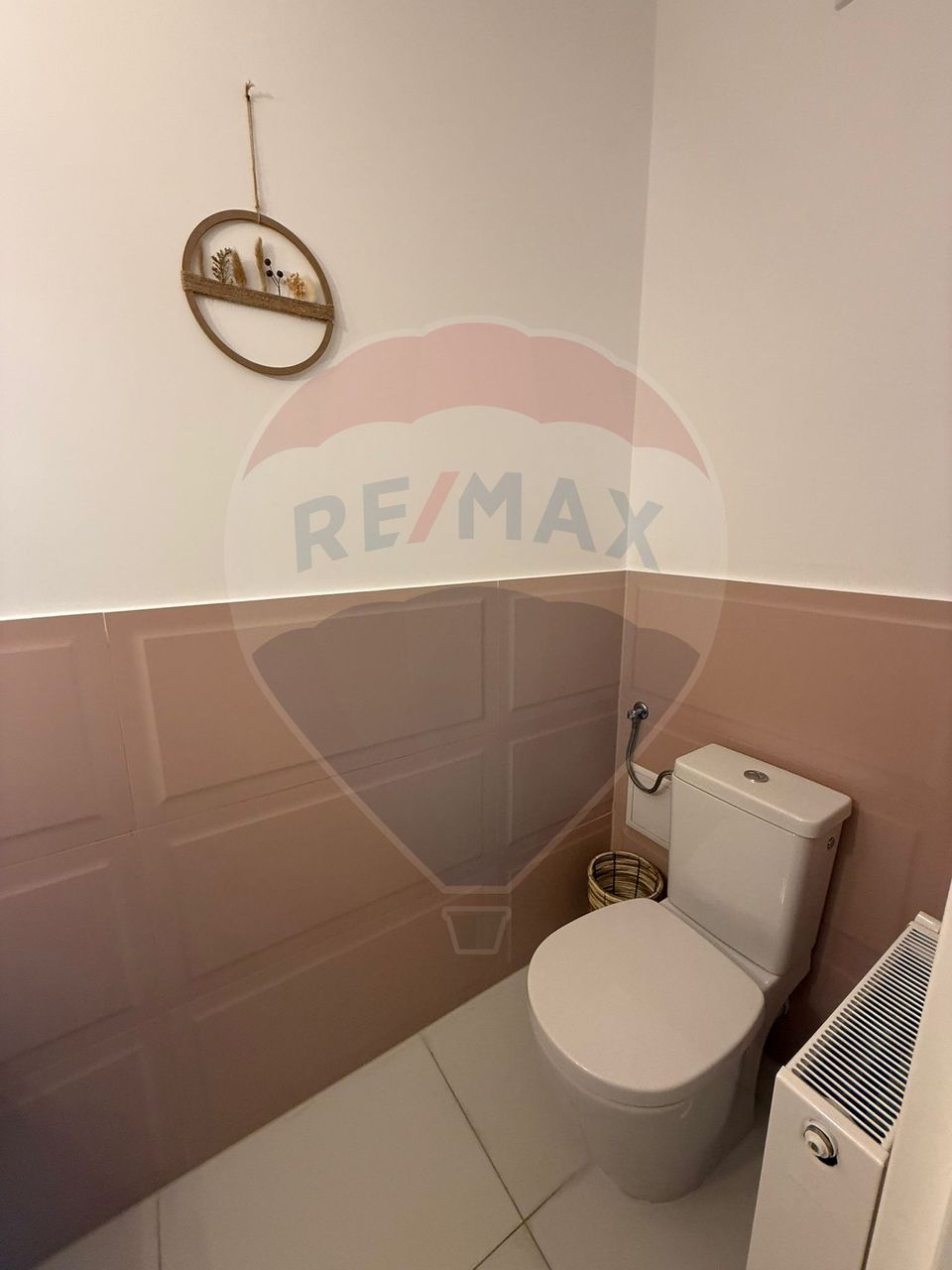 Apartament cu 3 camere, 2 bai și loc de parcare
