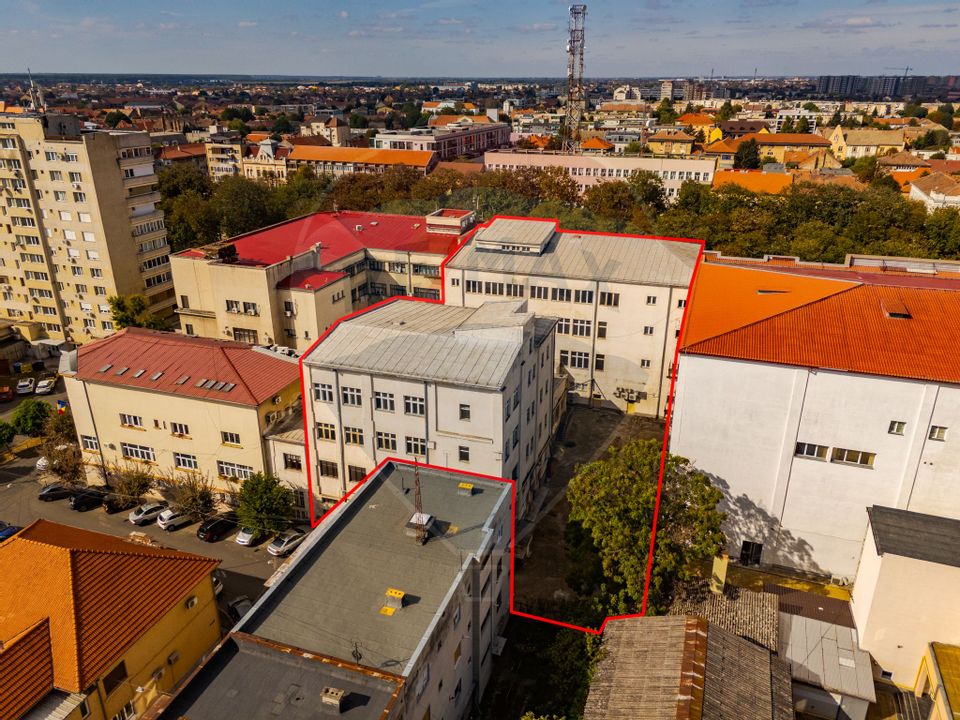 Cladire unica cu destinatii multiple de vanzare Ultracentral Arad