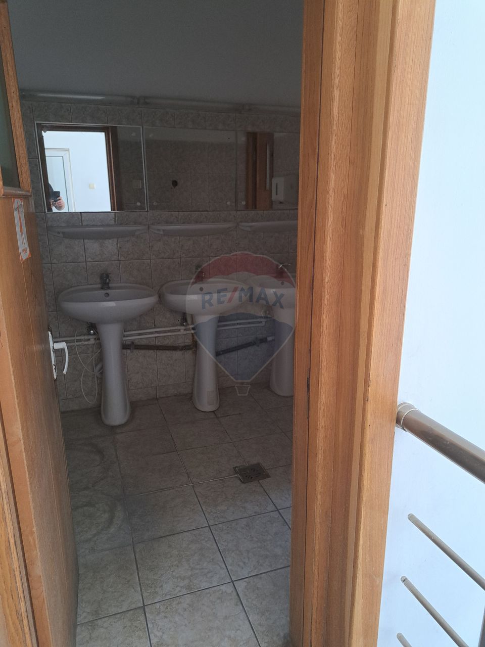 1,100sq.m Office Space for rent, Lapus area