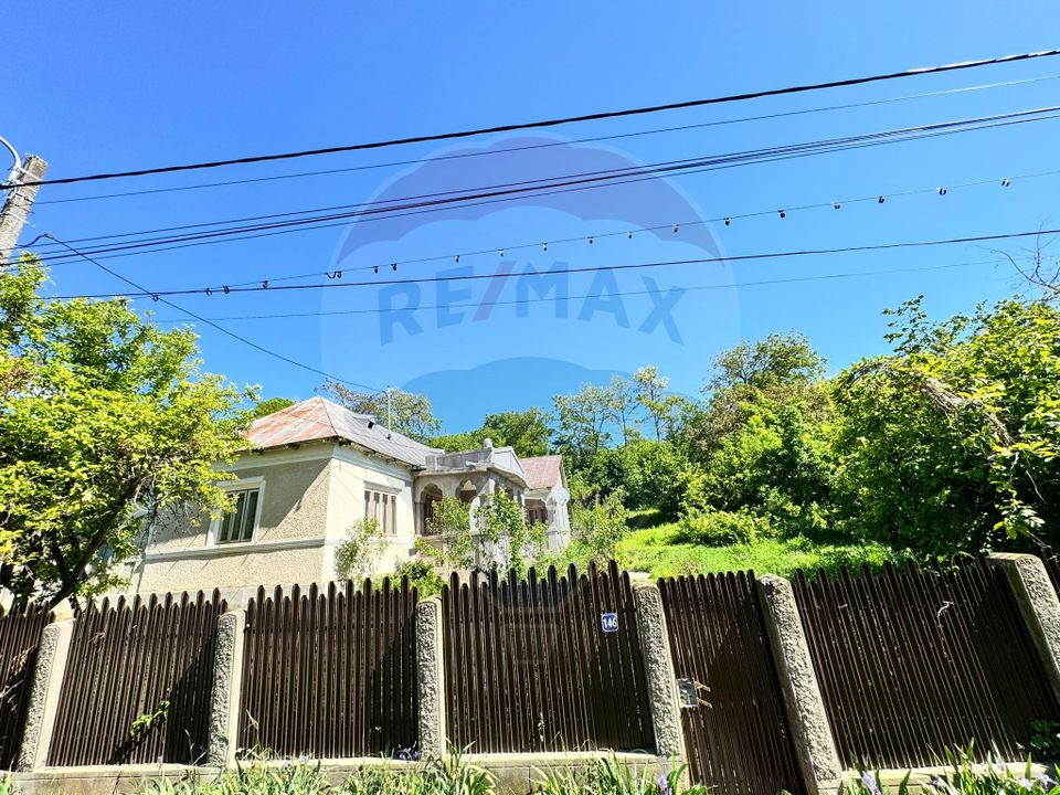 Casă taraneasca de vanzare- PARAVA-BACAU