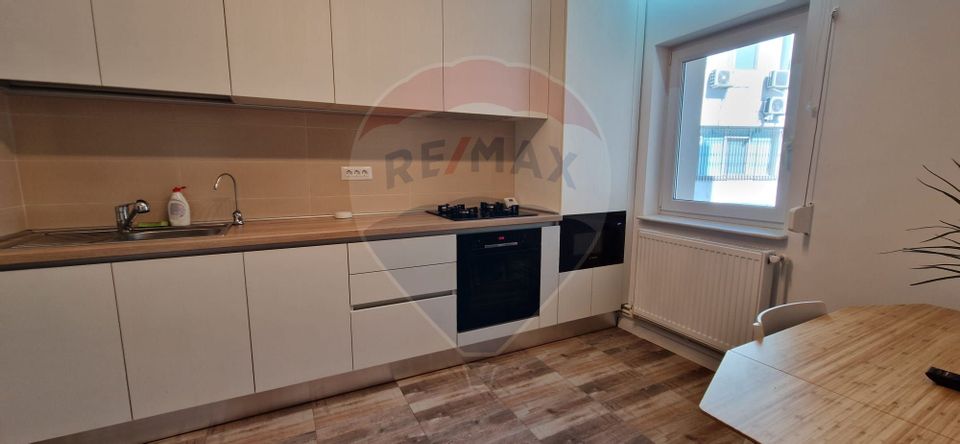 Apartament cu 2 camere de închiriat în zona Capitol