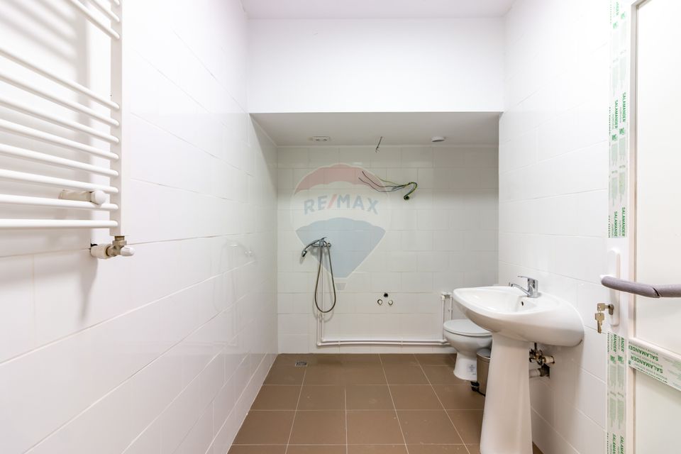 Investment building: polyclinic, senior living & catering-Giulesti