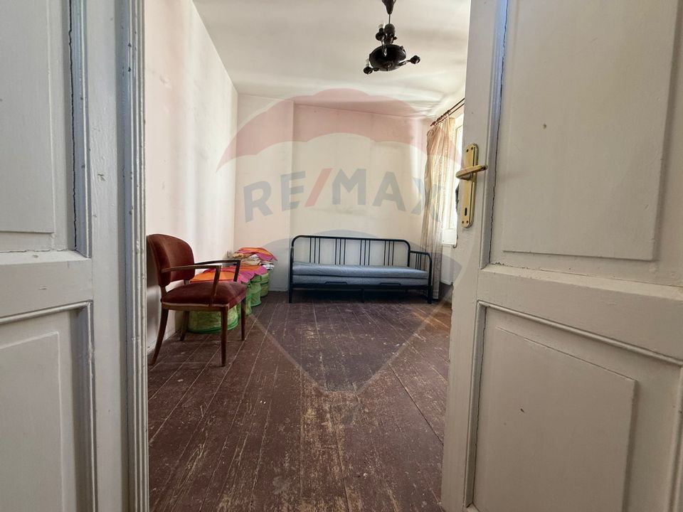 DE ÎNCHIRIAT: Casă/Vilă spațioasă  8 camere  Zona Gara de Nord