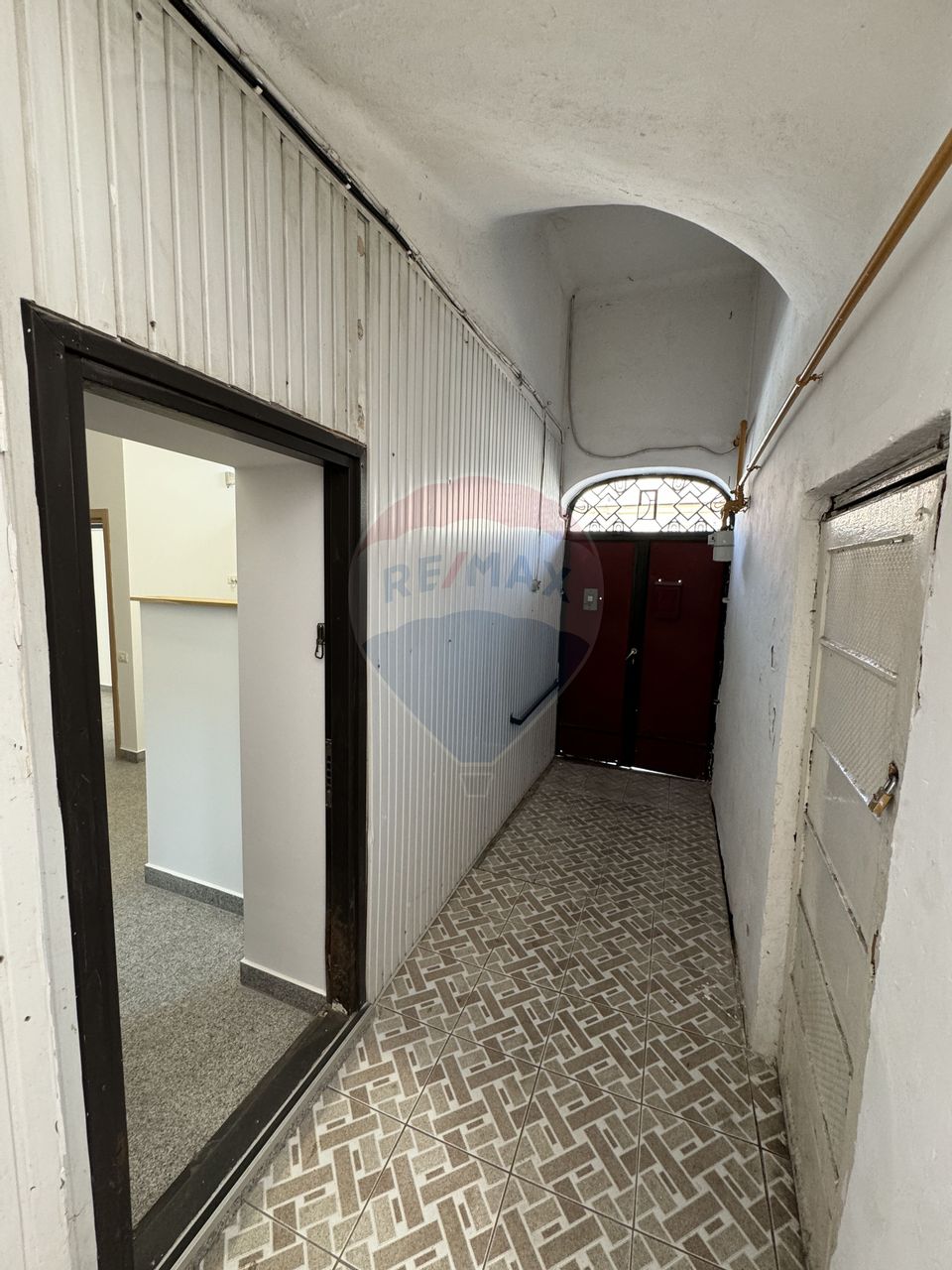 164sq.m Commercial Space for rent, Ultracentral area