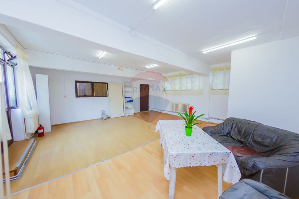 190sq.m Commercial Space, Central area