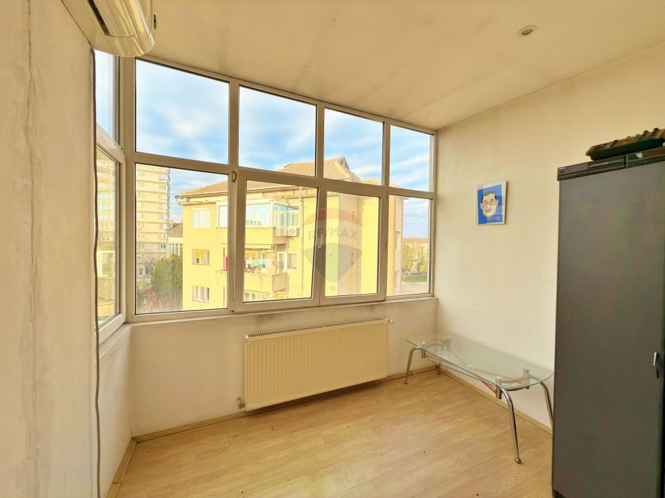 Apartament cu 3 camere decomandat, situat pe malul Mureșului, Arad