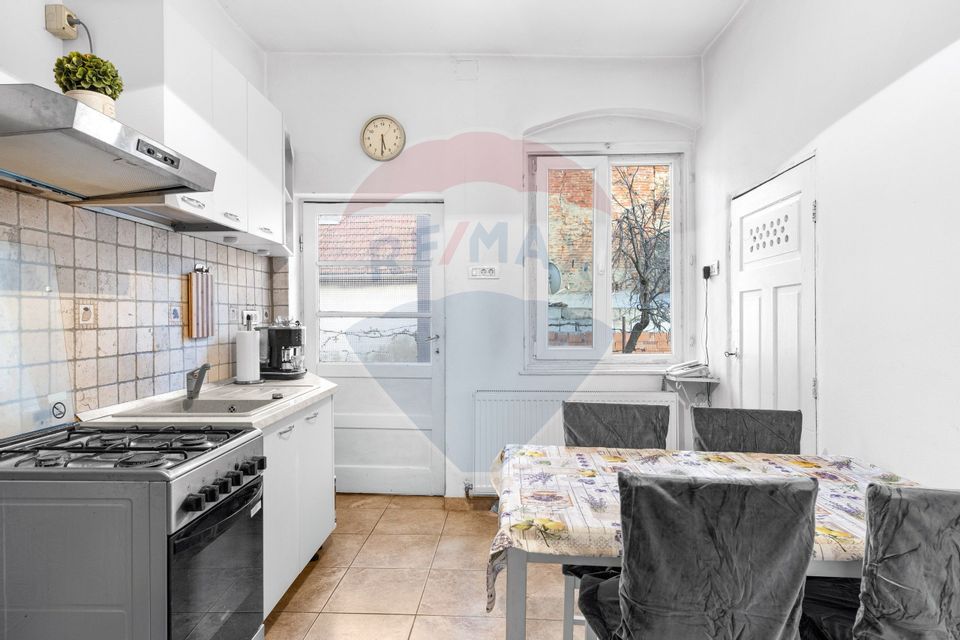 3 room House / Villa for sale, Boul Rosu area