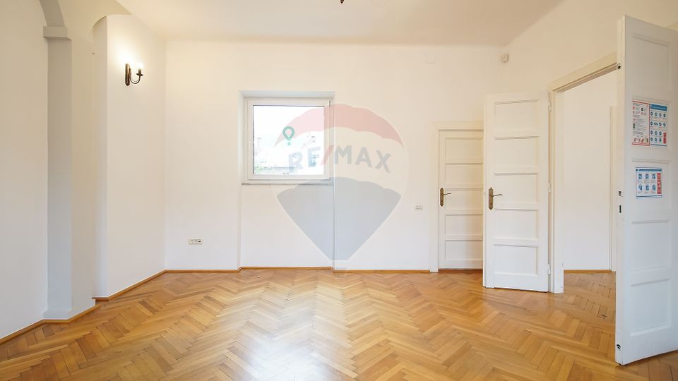 123.7sq.m Commercial Space for rent, 15 Noiembrie area