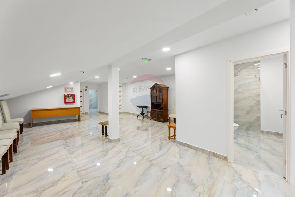 Spațiu comercial de închiriat la mansarda