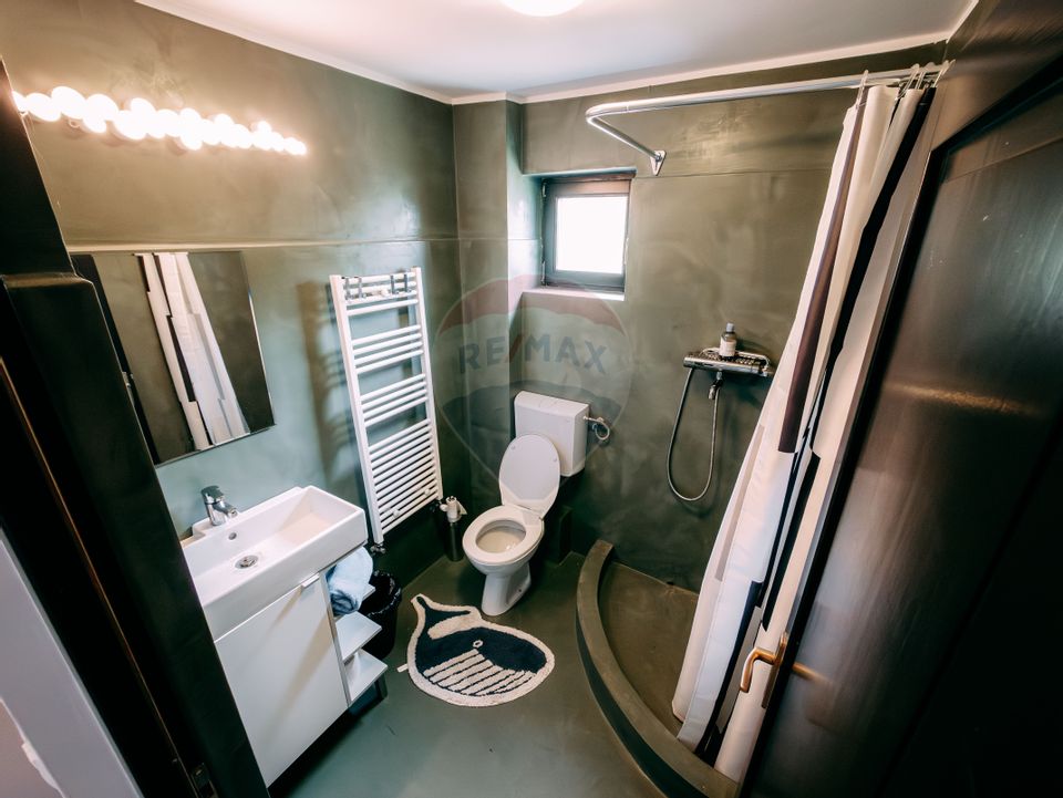 Vanzare casa de vacanta cu ponton privat la lac Tarnita