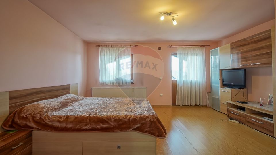 Casă cu 7 camere de vânzare Sanpetru | COMISION 0%