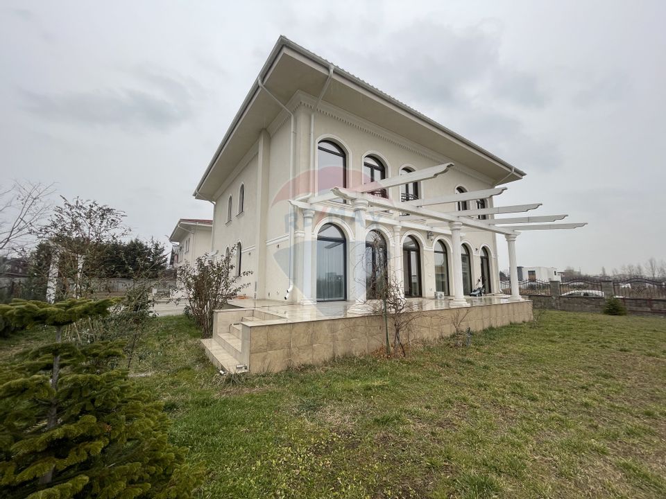 Vila eleganta cu 10 camere de închiriat în zona Sisesti