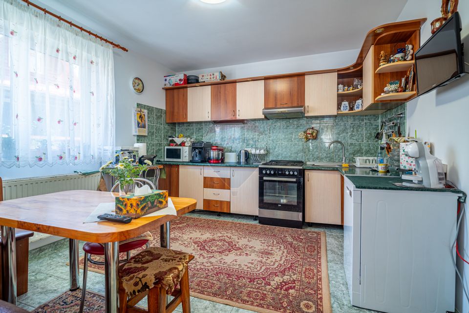 House FOR SALE in Bușteni, with superb views of the Bucegi Mountains