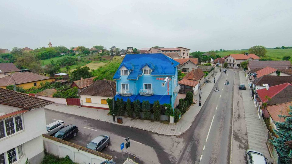 Pensiune cu 11 camere de vânzare, situată în Băile 1 Mai, Sânmartin