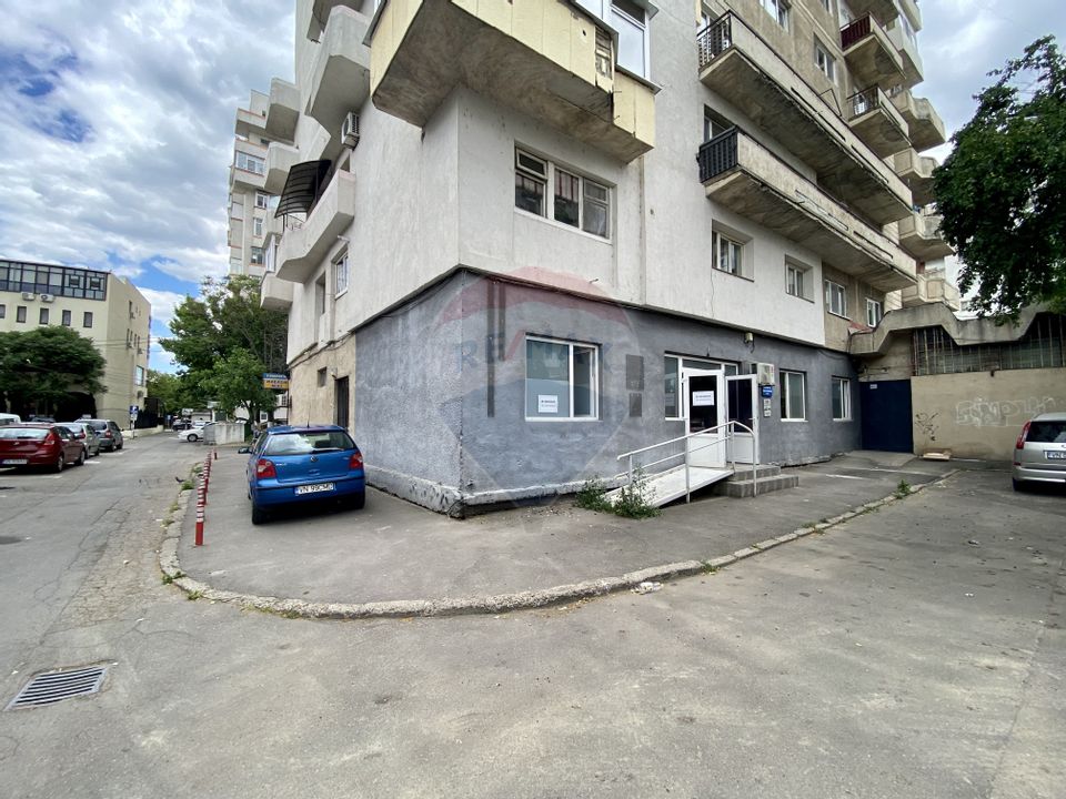 85sq.m Commercial Space for rent, Ultracentral area