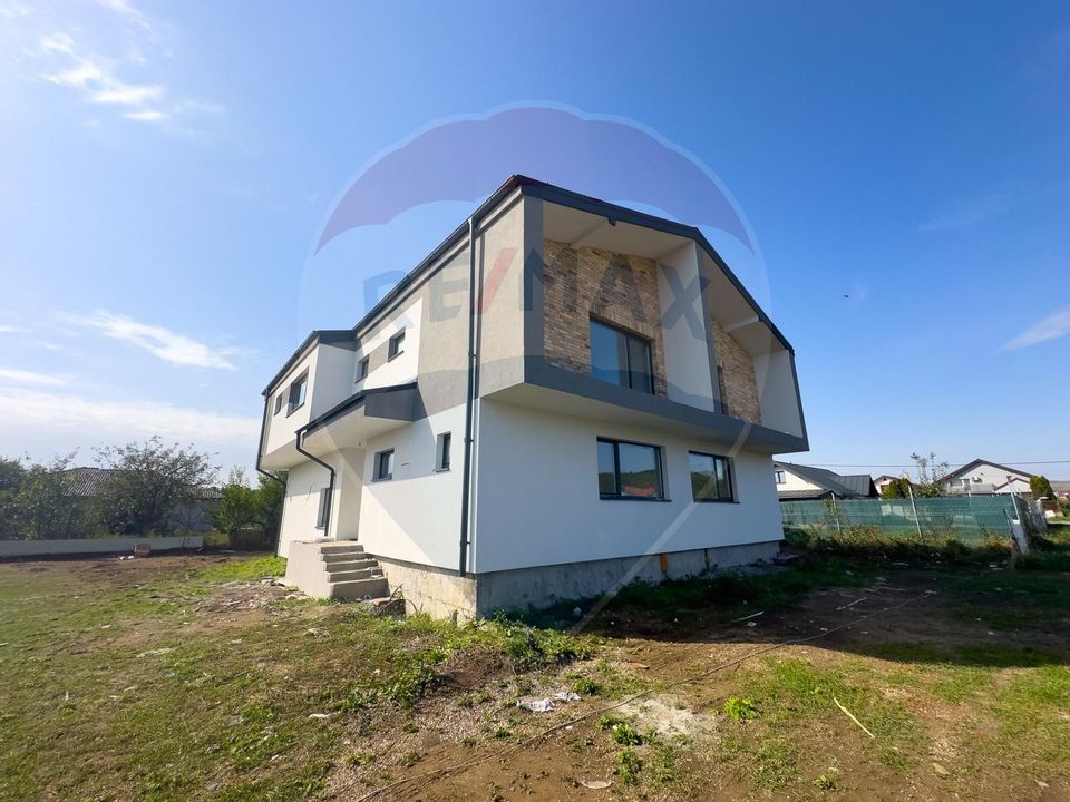 4 room House / Villa for sale