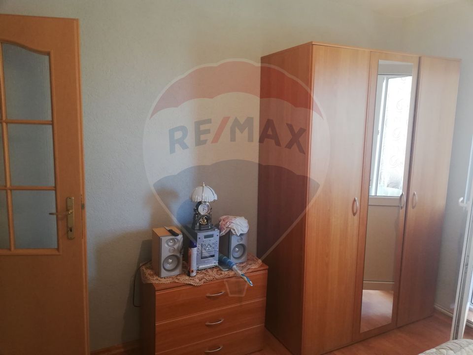 Apartament cu 3 camere de vânzare în zona Est