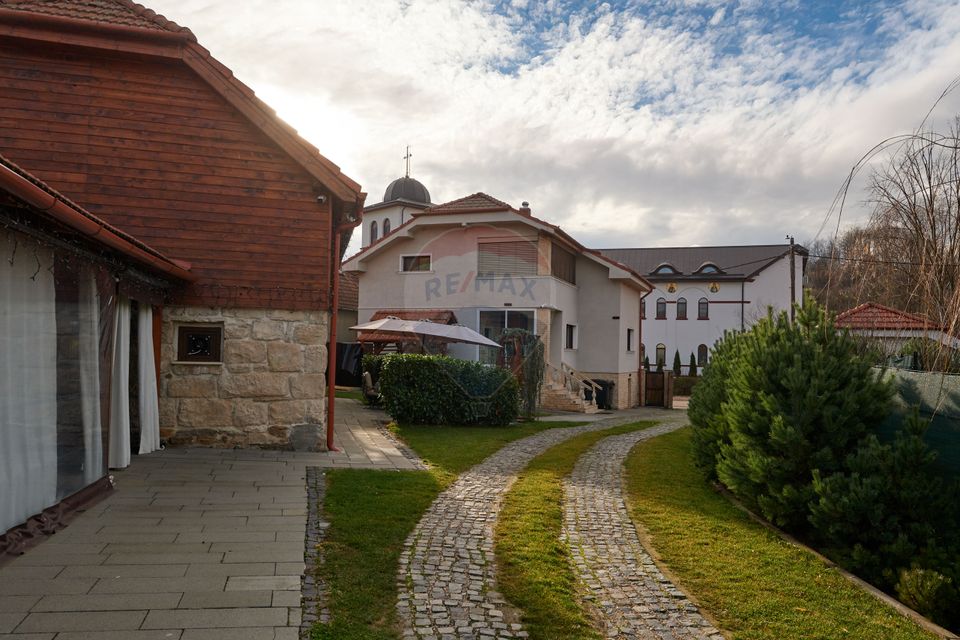 Casa / Vila cu 4 camere de vanzare la doar 30 de minute de Cluj