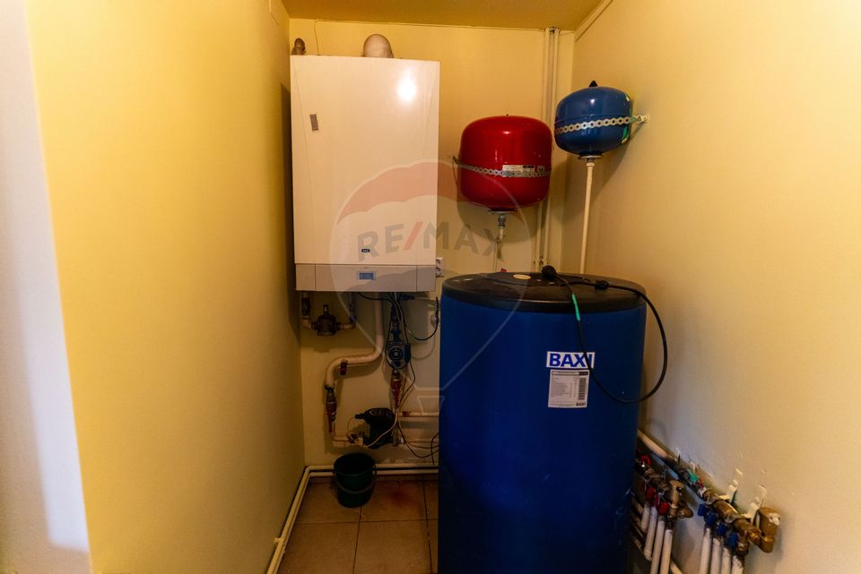 Vila /Pensiune 6 camere in Cristur, jud Hunedoara