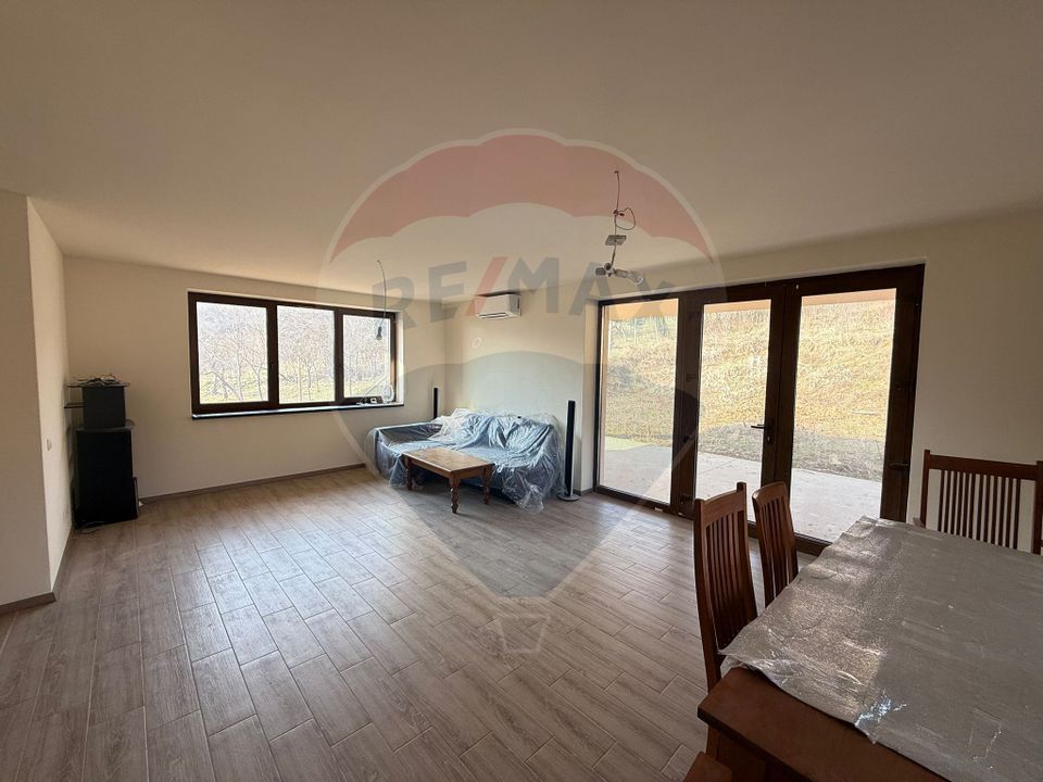 4 room House / Villa for sale, Podgoria area