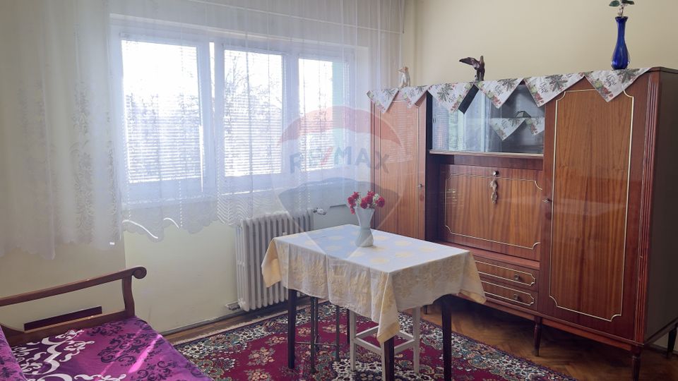 Apartament cu 3 camere de închiriat în zona Podgoria