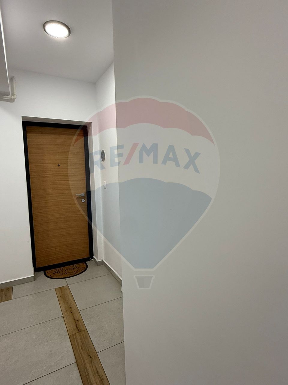 Apartament cu 3 camere, 2 bai și loc de parcare