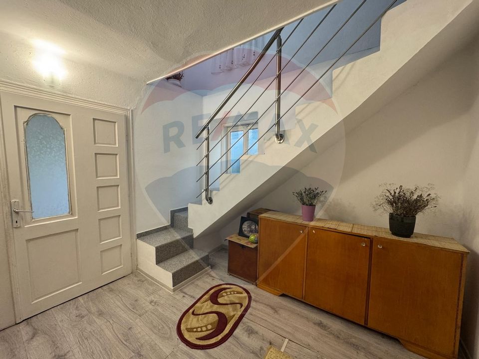 Casă / Vilă cu 7 camere de vânzare în zona Central