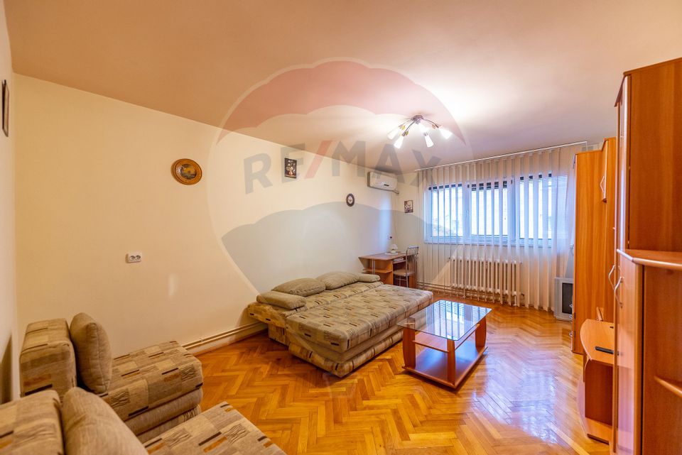 Apartament 2 camere etaj 1, zona Central/Praporgescu , centrala gaz.