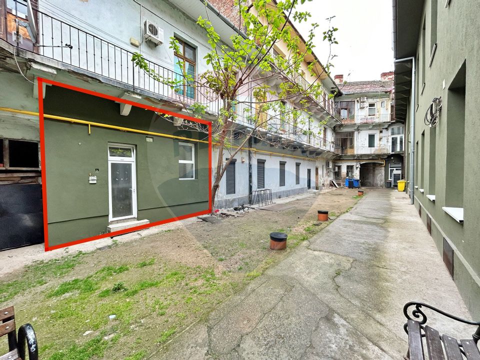 20sq.m Commercial Space for rent, Ultracentral area