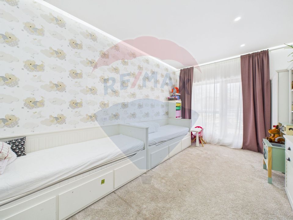 Apartament de vanzare - 3 camere 102mp + Terasa cu foisor 45mp