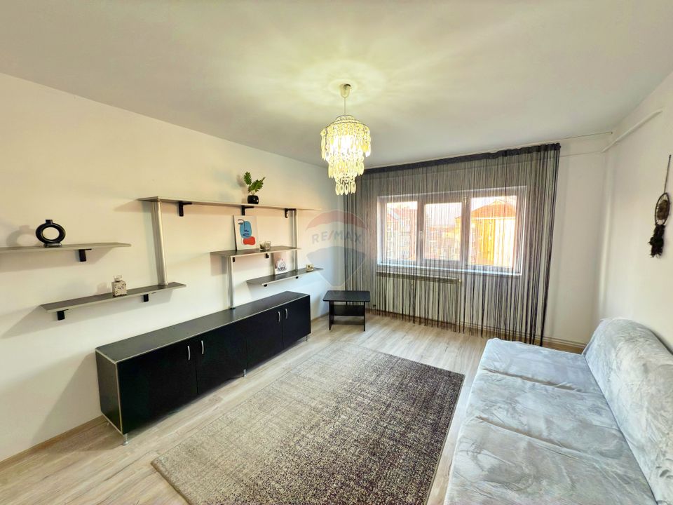 Apartament cu 3 camere de închiriat în Alfa