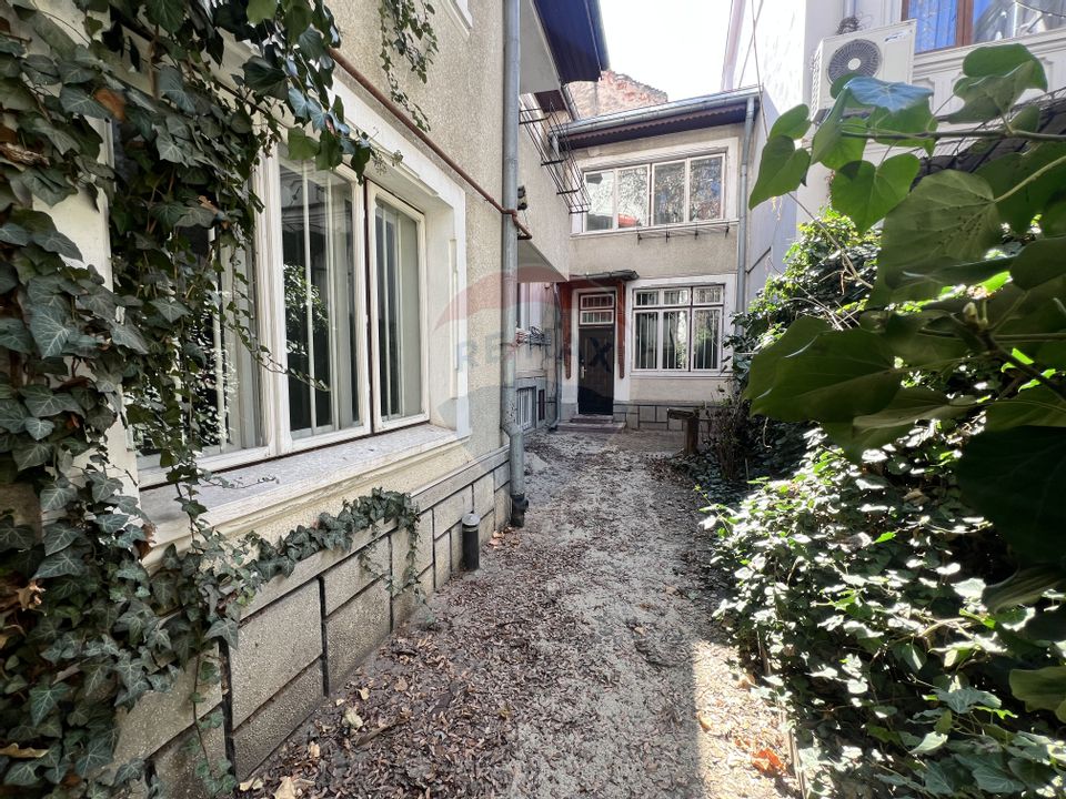 8 room House / Villa for sale, P-ta Romana area