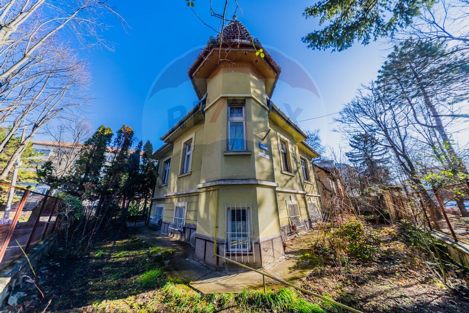 Casă / Vilă cu 8 camere în zona Take Ionescu