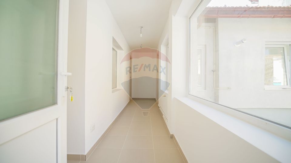 Casa renovată, cu garaj si teren de 679 mp, Scheii Brașovului