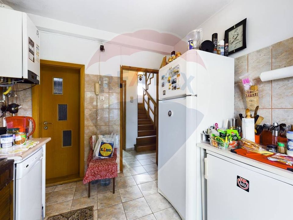 Vilă cu 6 camere, teren 427 mp, Bunloc, Săcele