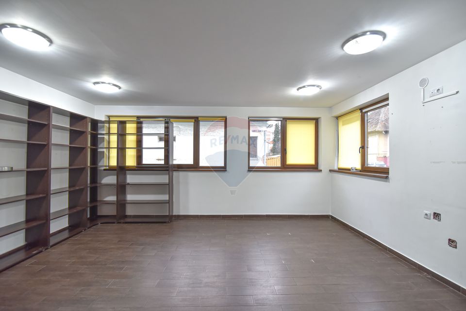 40sq.m Commercial Space for rent, Astra area