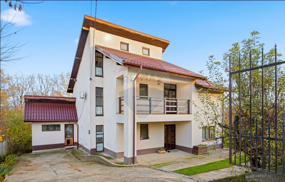Casă/Vilă de Vânzare cu 5 camere,  Teren 757mp - Iasi - Hlincea