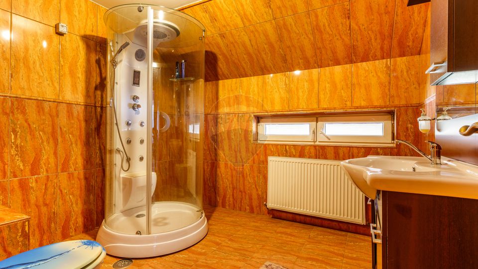 8 room House / Villa for sale, Gheorgheni area