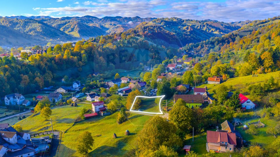 Land 1,564sqm Moieciu de Jos / Strada Sbarcioara