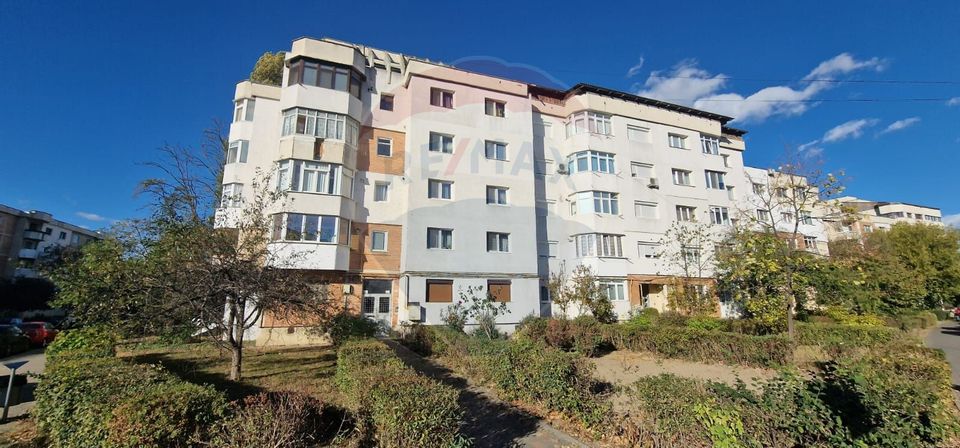 Apartament cu 3 camere decomandat de vânzare, strada Neagoe Vodă