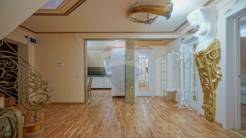 COMISION 0%|Apartament cu 4 camere | Ultracentral | Lux | Priveliște |