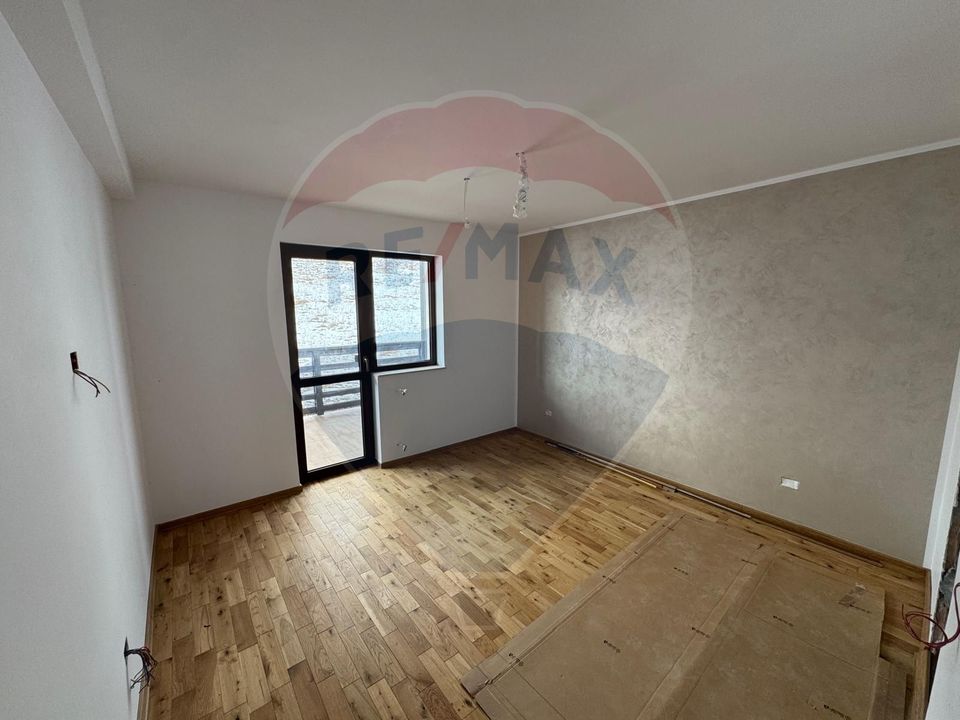 8 room House / Villa for sale, Darmanesti area