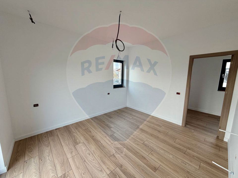 Apartament cu doua camere , parcare si gradina