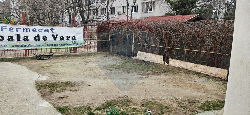 Casă / Vilă cu 6 camere de vânzare în zona Ozana-Pallady